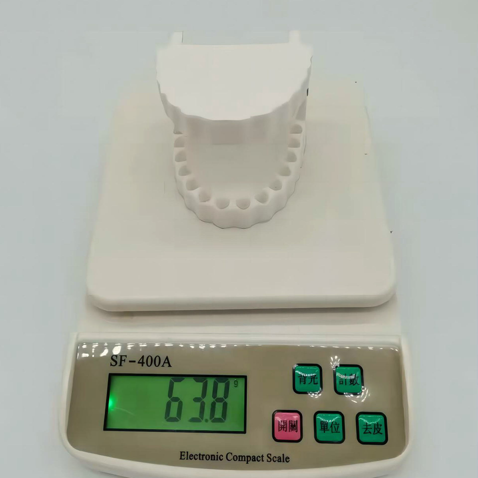 드릴 비트가 없는 흰색