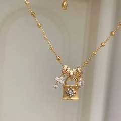 ブラッシュ加工ランニングリングクロスロックバッグネックレスライト高級ハイエンド鎖骨チェーンニッチ新しいセーターチェーン