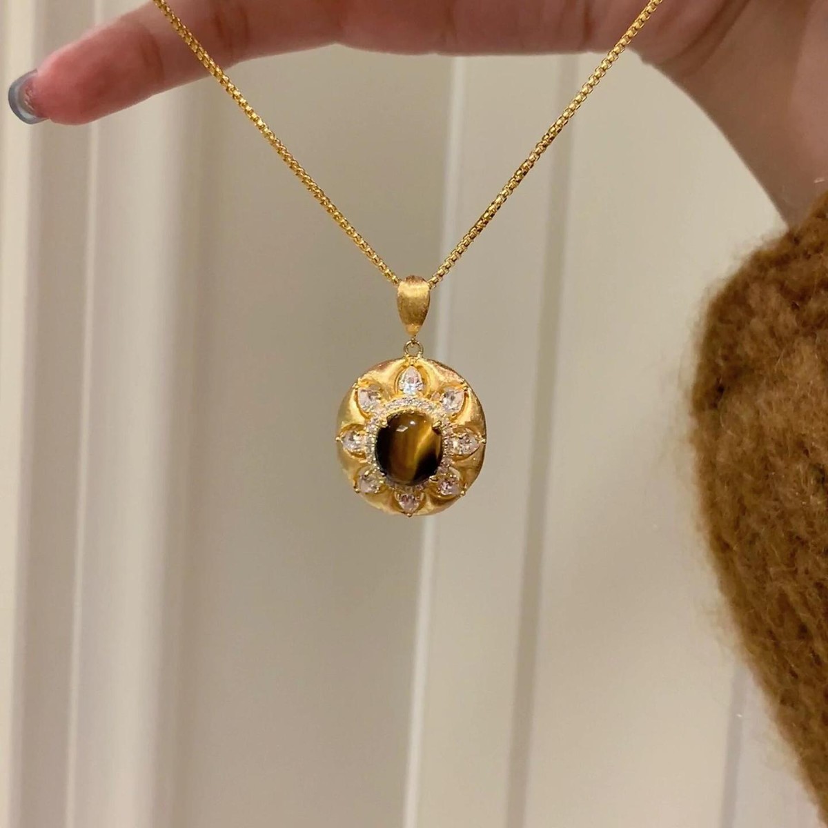 Light Meladra Silk Sunflower Necklace For Women, Vintage European And American Style Sweater Chain, Niche_voghion.com