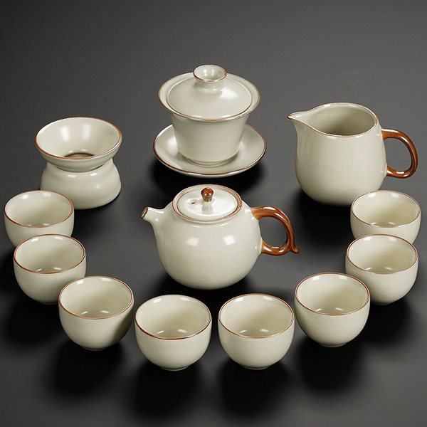 Ru kiln Xingyun is holding the pot with a bowl of eight cups and 12 cups