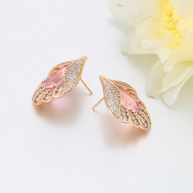 Xuping Caibao serie simple estilo retro pernos de orejas aleación de cobre plumas diseño de hojas de orejas de lujo ligero al por mayor