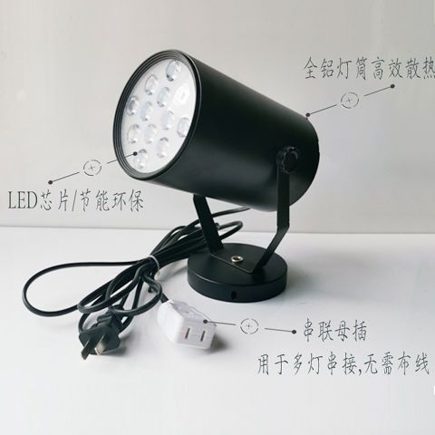 LEDウェディングスポットライトフロアランプは、カラフルな調光シートタイプのウェディングロードライトスポットライト背景壁ライト直販と並べて使用できます。|undefined