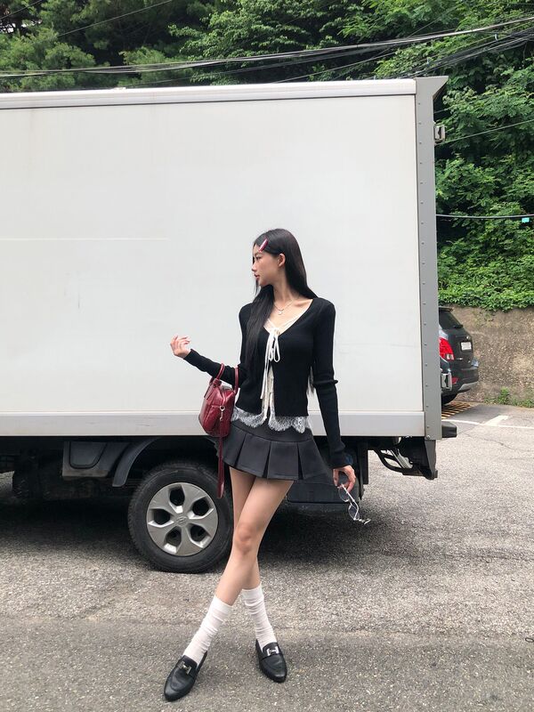 黑色辣妹风蕾丝拼接绑带假两件撞色打底衫女春季新款显瘦长袖上衣|undefined