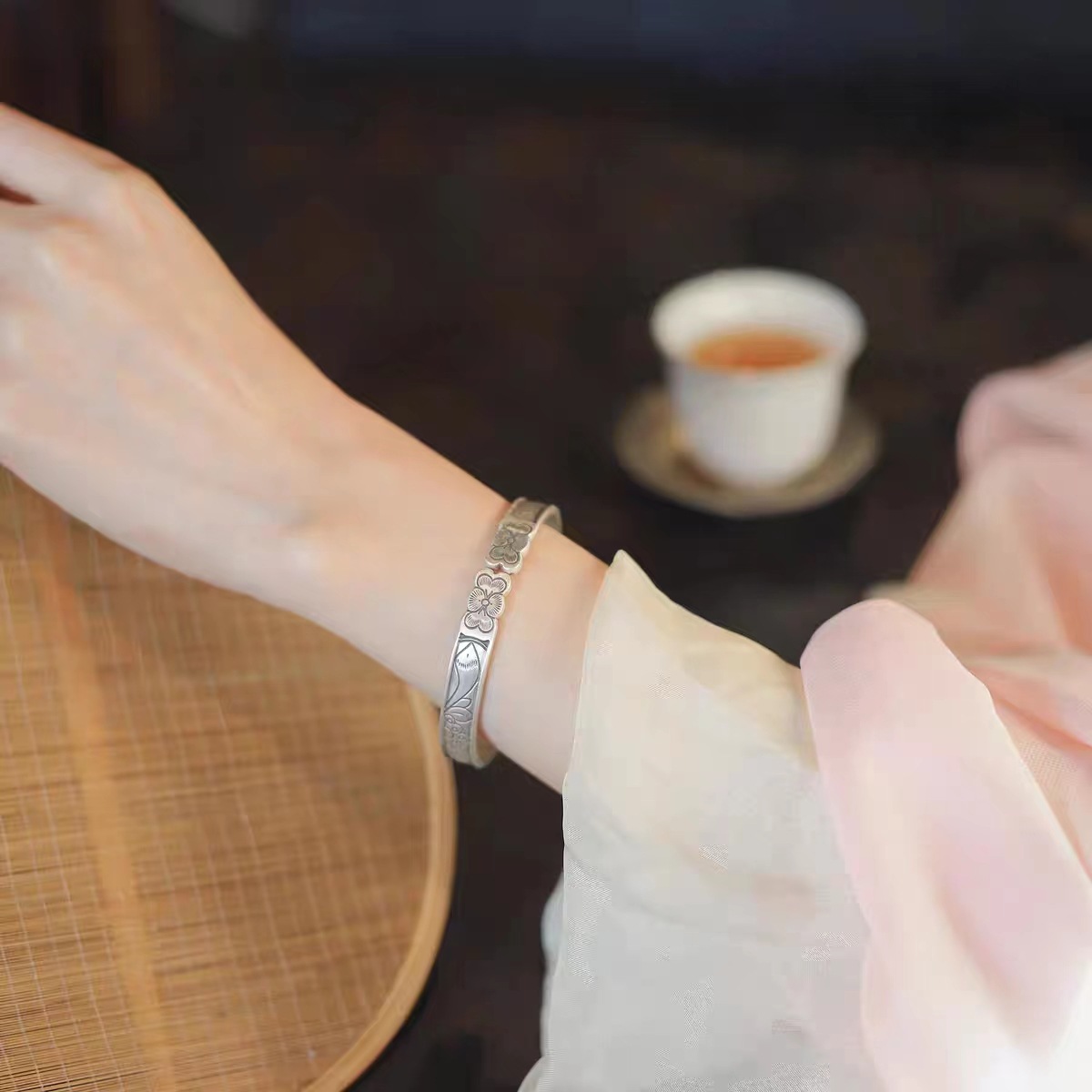 Retro old-fashioned matte brand bracelet