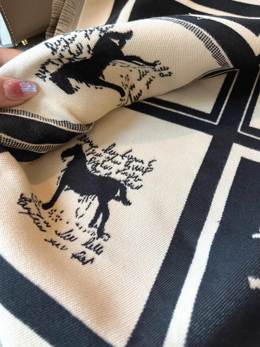 Designer 2024 new scarf women's autumn and winter shawl with fashionable high-end warm scarf_voghion.com