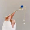 Blue pendant, golden Chinese hairpin