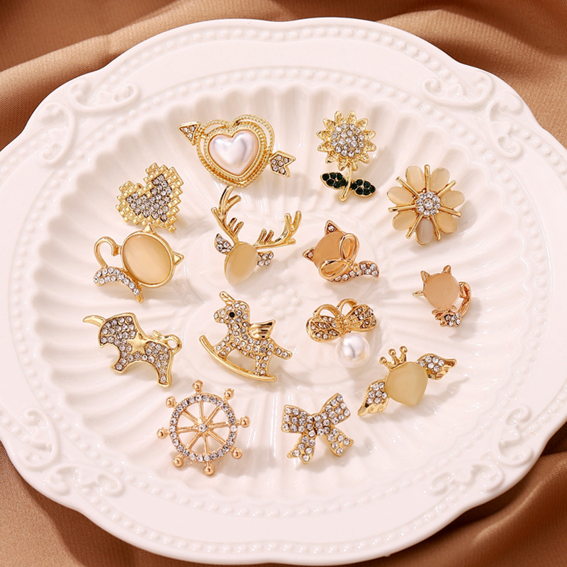 Elegant Pin Geometric Alloy Inlay Artificial Pearls Rhinestones Cat's Eye Stone Women's Brooches display picture 7