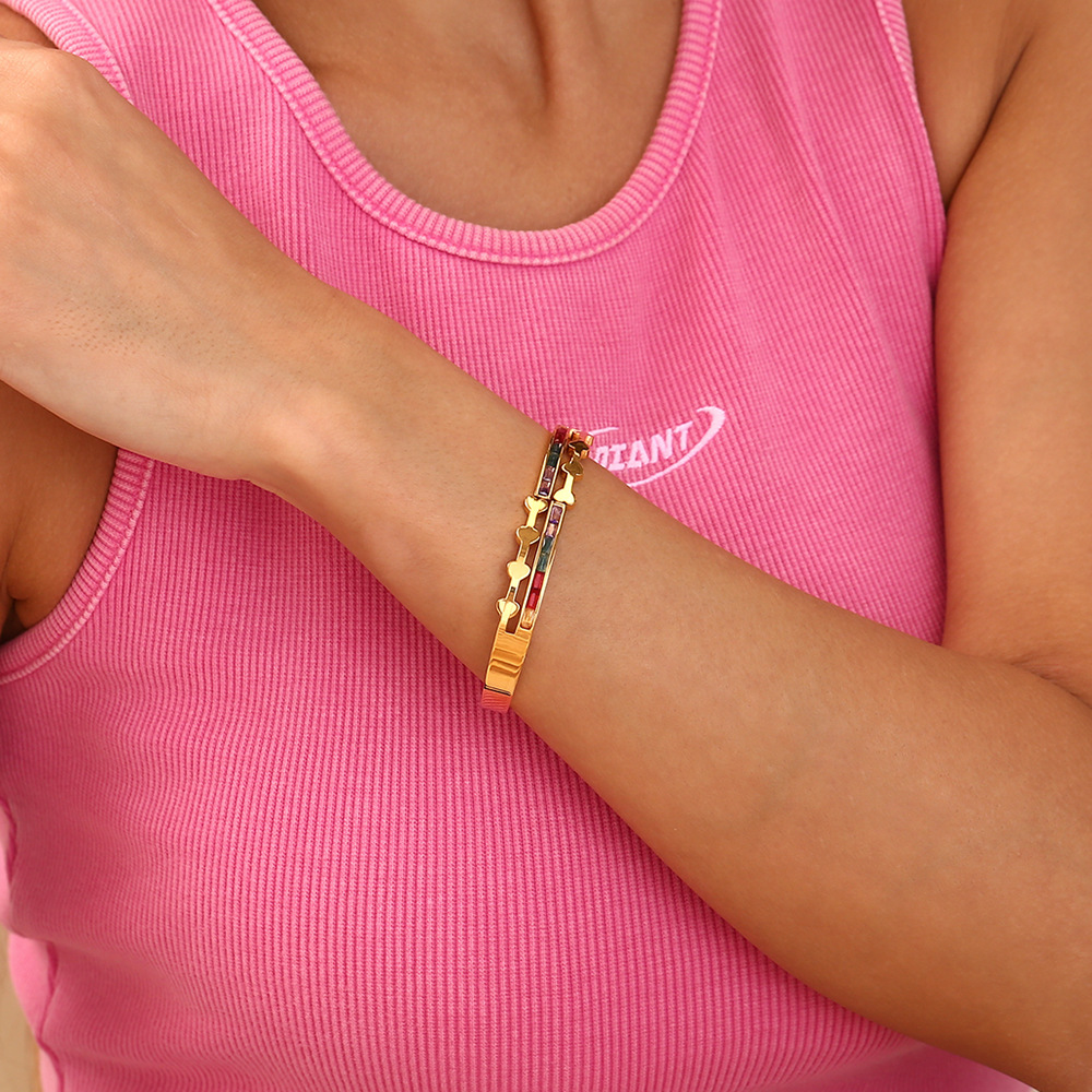 Model Show Zircon Inlaid Heart Stainless Steel Bracelet