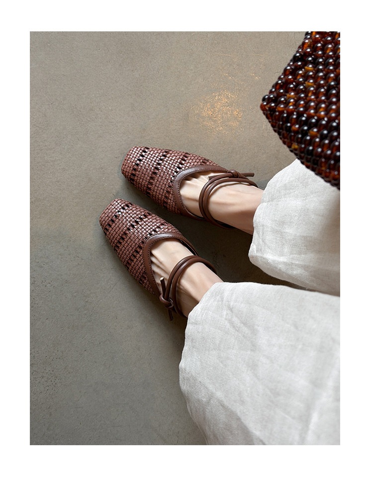 Dép sandal nữ da cừu mũi vuông gót thấp quai chữ V phối màu — màu nâu, Màu cà phê đậm, màu trắng ngà chi tiết 64