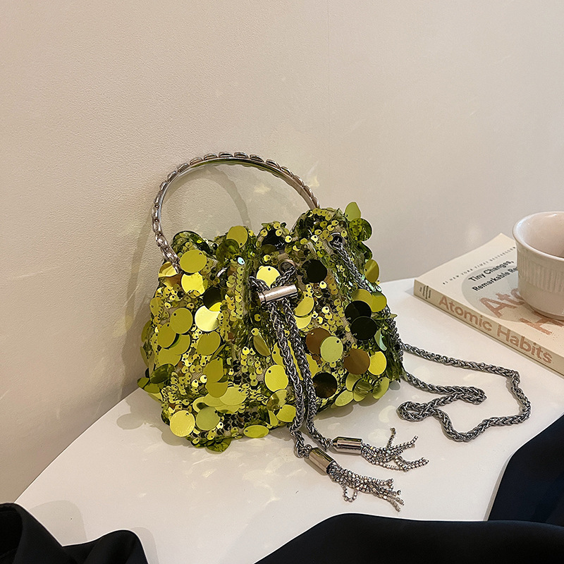 Chain Hot Girl Bucket Bag 2025 New Winter Tassel Sequin Handbag Fashionable and Stylish Single Shoulder Crossbody Women's Bag Chain Hot Girl Bucket Bag 2025 New Winter Tassel Sequin Handbag Fashionable and Stylish Single Shoulder Crossbody Women's Bag