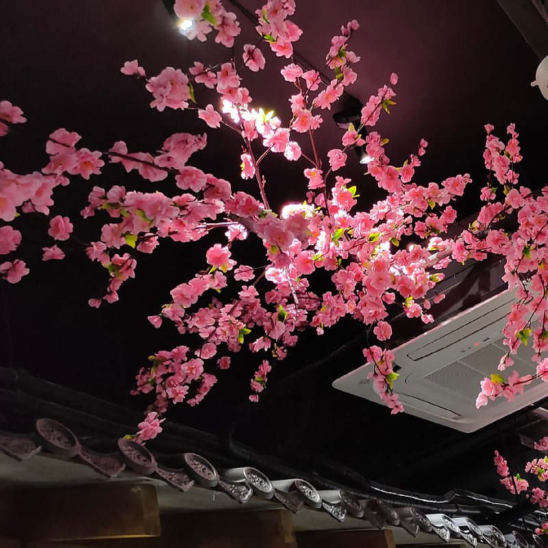 インターネット有名人の壁模擬桜の枝偽桃の花緑の植物天井屋内天井フラワールームトップ籐装飾造園|undefined