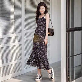 2026夏季新款碎花吊带裙内搭连衣裙女装海边度假显气质黑色中长裙