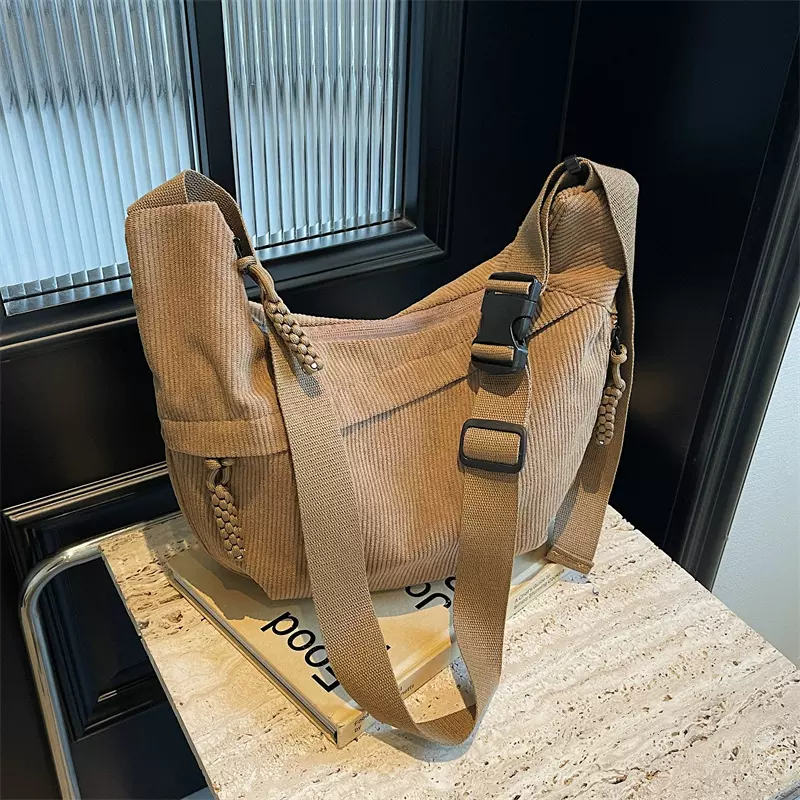 跨境新款女士斜挎饺子包包休闲大容量通勤包灯芯绒百搭四季单肩包