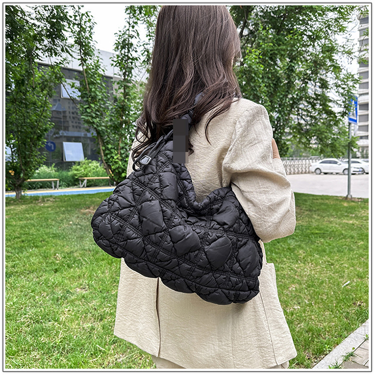 Wandering Cloud Bag Bubble Pleated Shoulder Crossbody Bag Handbag_voghion.com