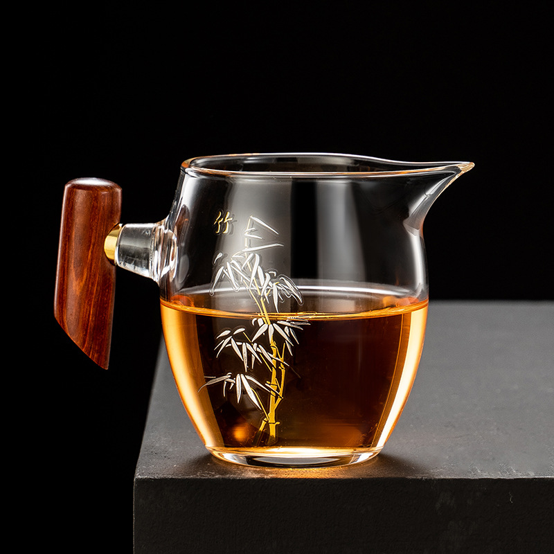 Wooden-handle glass fair cup, thickened tea tray with filter, tea strainer and tea filter set&mdash;heat-resistant Japanese-style tea utensil accessory