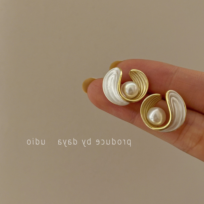 12g Weight Elegant Geometric Imitation Pearl Alloy Plating Women's Ear Studs