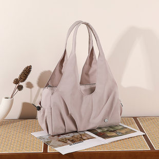 Fashionable and simple handbag spring and summer new lightweight armpit yoga fitness bag urban texture women's travel luggage bag