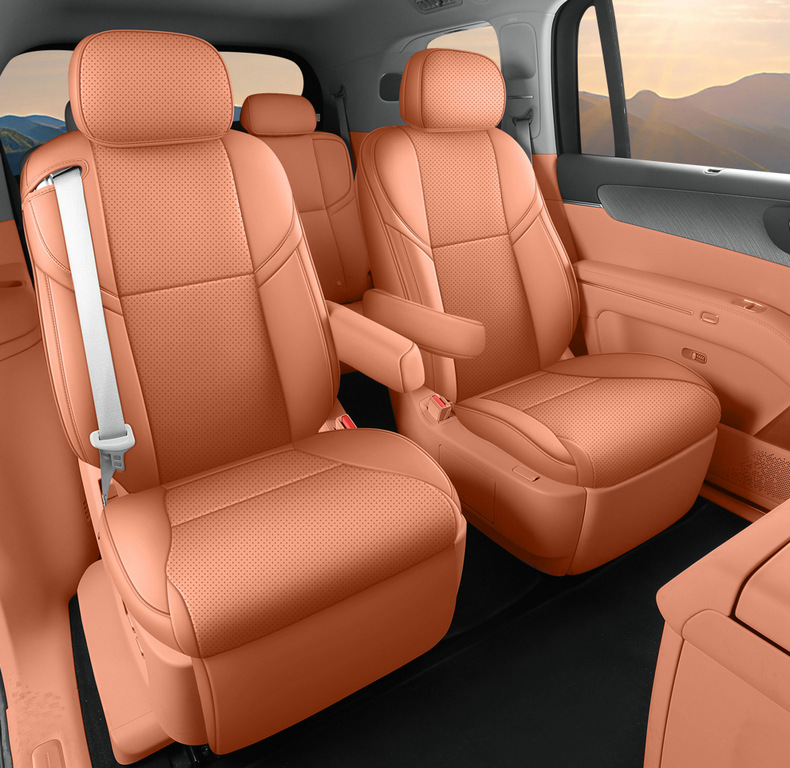 New model, custom-made seat covers for the Leapmotor D19, available in six- and seven-seater versions, featuring perforated leather and a full-coverage design