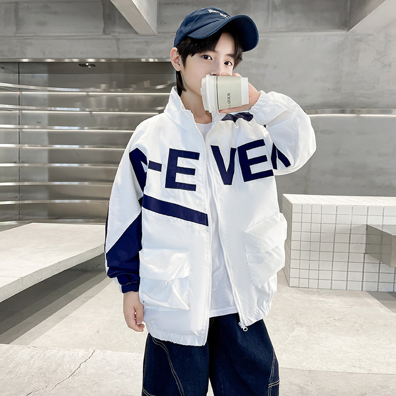 Chaqueta cortavientos para niños de primavera 2025 modelos de primavera y otoño versión coreana del nuevo estilo de los niños chinos y medianos