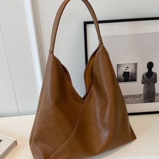 Soft surface retro large capacity bag for women 2023 new autumn and winter western style all-match shoulder underarm bag commuter bucket bag