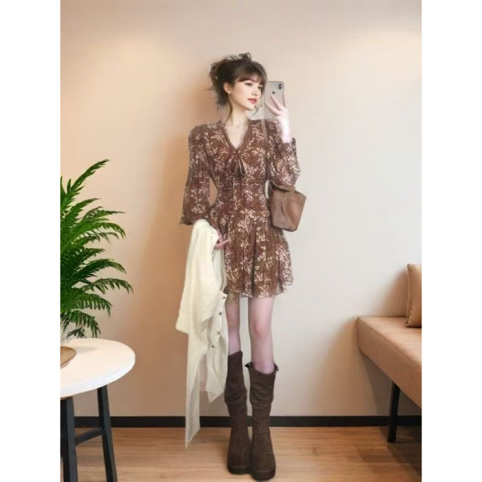 茶歇法式气质老钱风温柔碎花连衣裙女装早秋v领飘带收腰雪纺裙子|undefined