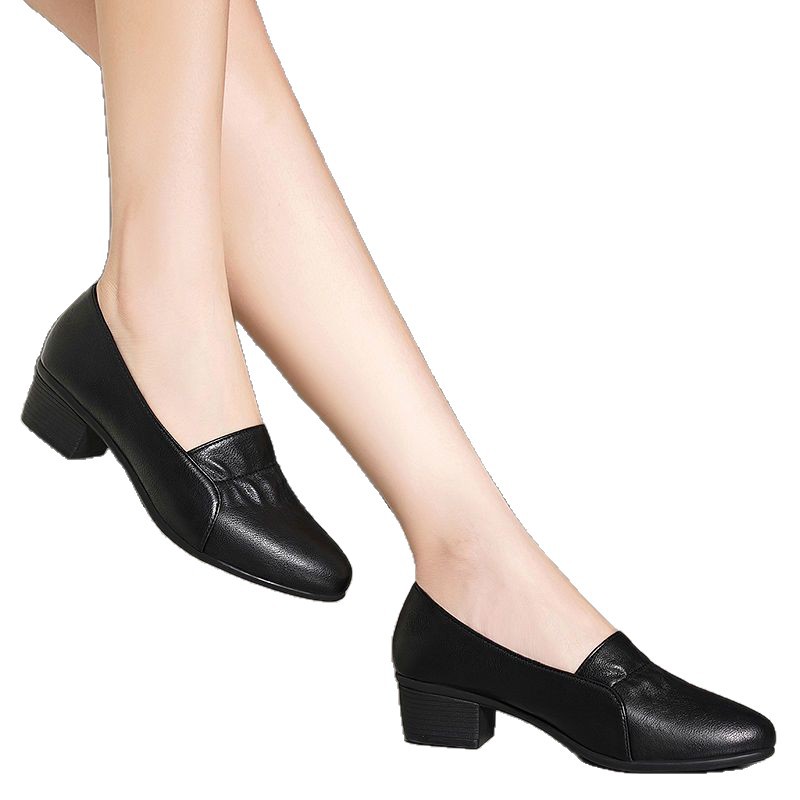 Suela suave de cuero de moda madre nueva primavera y verano zapatos de mujer zapatos de trabajo cómodos antideslizantes zapatos de cuero versátiles tacones gruesos