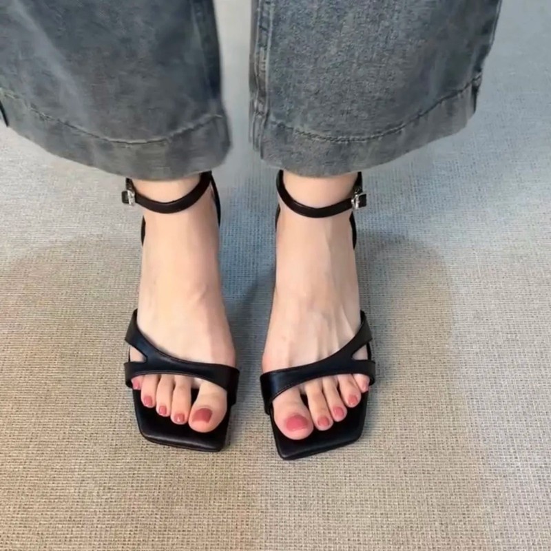 シープスキンバージョン〜フレンチミニマリストスタイルの女性用ワンストラップサンダル、新しい夏のスタイル、多用途のキャットヒール、ワンストラップローマンシューズ|undefined