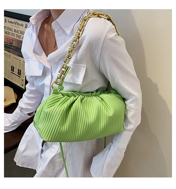 Nihaojewelry Casual Solid Color Folds Single Shoulder Cross-body Thick Chain Handbags Wholesale display picture 7