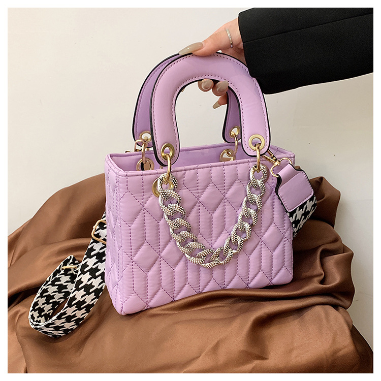 Square Shape Medium Size Women's Medium All Seasons Pu Leather Solid Color Fashion Chain Square Zipper Handbag