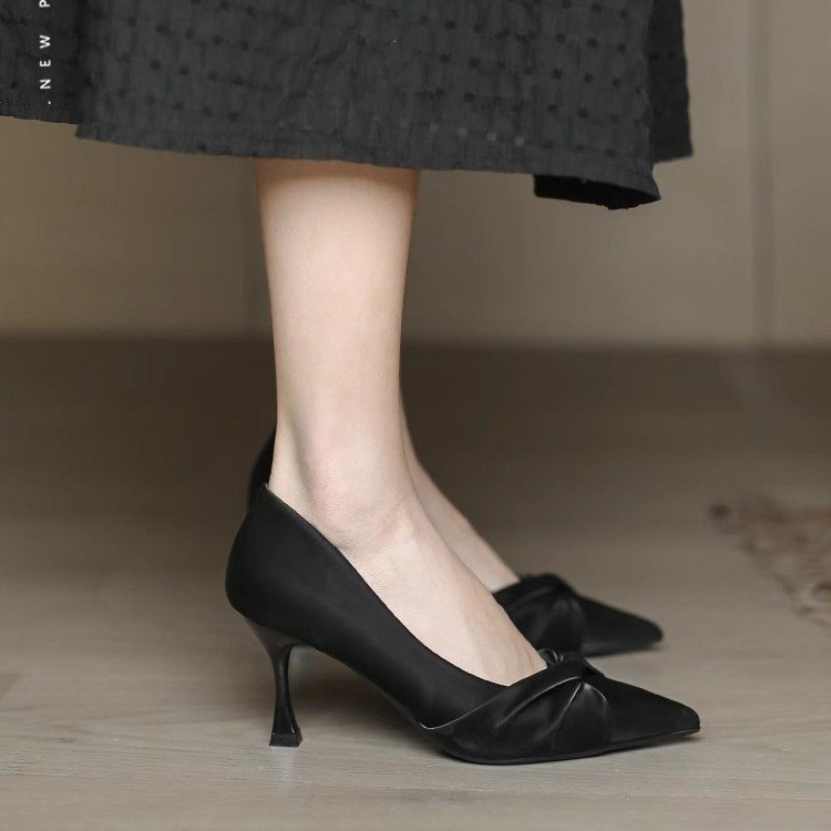2026 nuevos zapatos de punta francesa nicho estilo de línea zapatos profesionales simples zapatos de tacones altos para viajar