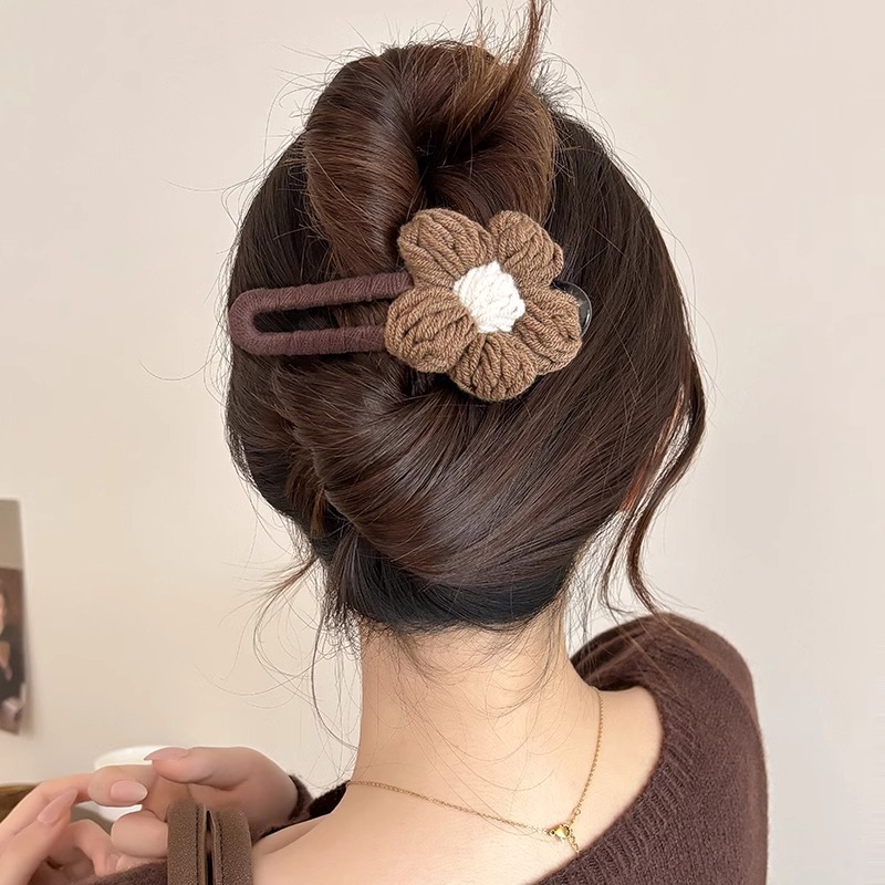 Flores de alta sensación boca de pato clip de cabello grande cabeza atrás clip de cabello para mujeres 2025 nuevo caño invierno peluche