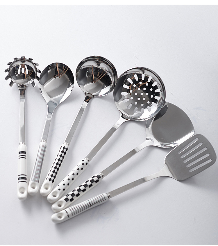 Hepburn Style Kitchen Utensil Set Image 14