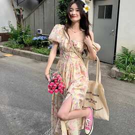 甜美穿搭设计感收腰泡泡袖开叉裙子女夏季新款大摆连衣裙过膝长裙