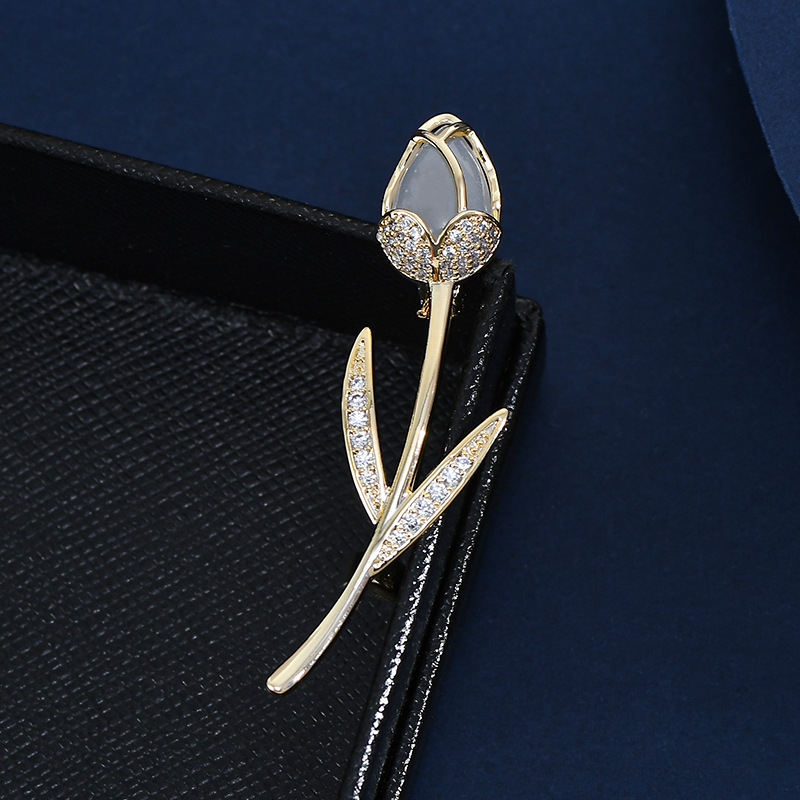 Tulipan broche mujer de lujo de alto nivel flor de pecho temperamento broche nicho de diseño sensación de ropa cardigán accesorios de alta calidad