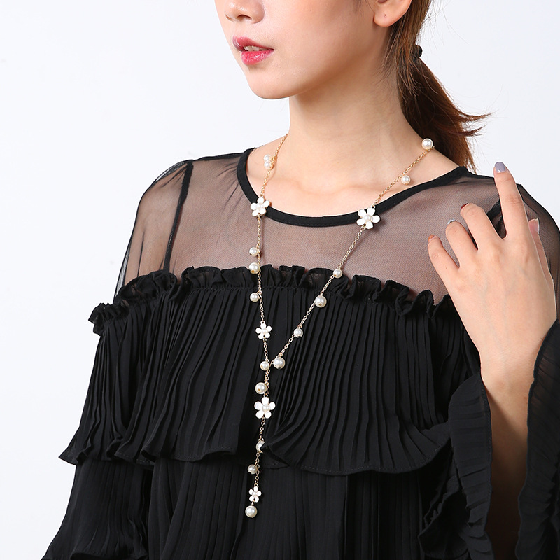 Estilo coreano moda de alta calidad borla larga cadena de suéter de flores de cinco hojas Otoño e Invierno simple collar de borla de todo fósforo joyería femenina