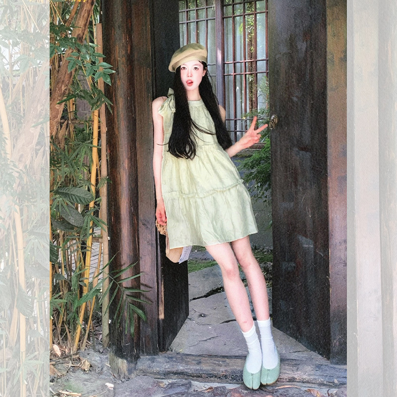 French-Style Green Halter Neck Vest Dress for Women, Summer 2025 New Model, Petite Sleeveless Babydoll Dress French-Style Green Halter Neck Vest Dress for Women, Summer 2025 New Model, Petite Sleeveless Babydoll Dress