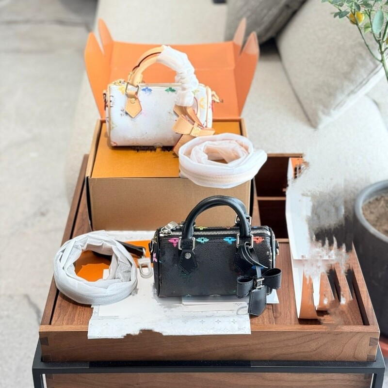 2025 New White Three-Color Mini Pillow Bag High-End Versatile Boston Nano16 Satchel Shoulder Crossbody Bag 2025 New White Three-Color Mini Pillow Bag High-End Versatile Boston Nano16 Satchel Shoulder Crossbody Bag