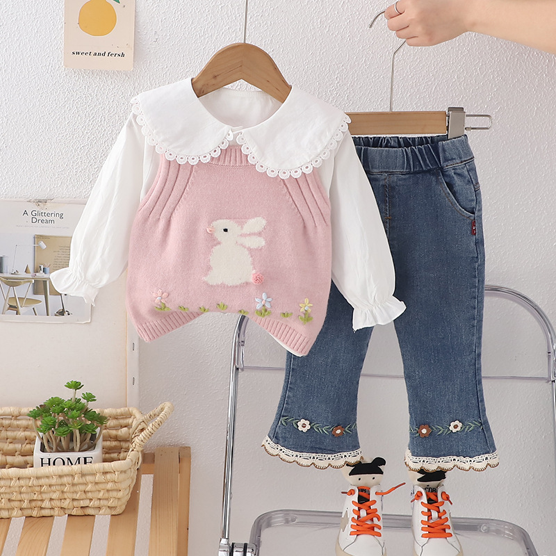 Conjunto de tres piezas para niños primavera-otoño 2025 – camisa con cuello doll, suéter y chaleco.