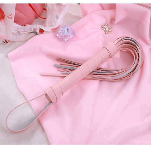 Sexy loose whip, binding and training, SM whipping PP thigh private parts, punishment for men and women, small leather whip on bed, teasing whip