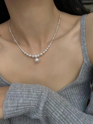 Xiaohongshu’s same fashion niche design broken silver pearl necklace is a versatile and high-end new clavicle chain.