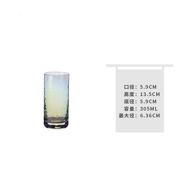 망치로 두드린 직선형 컬러풀한 컵