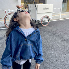 デニムジャケット 2024 秋の新デニムジャケット男の子と女の子のための韓国スタイルのベビーレトロスタイルカジュアルフード付きジャケット
