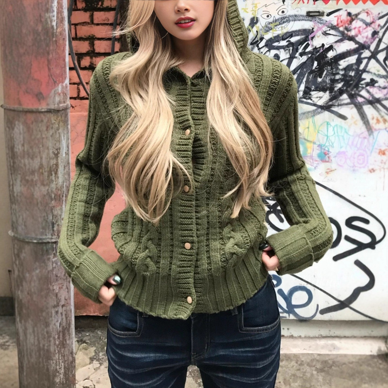 8Uio Bris Aesthetic Hooded Knitwear Cardigan Women's Winter 2025 New Long-Sleeved Slim V-Neck Knitwear