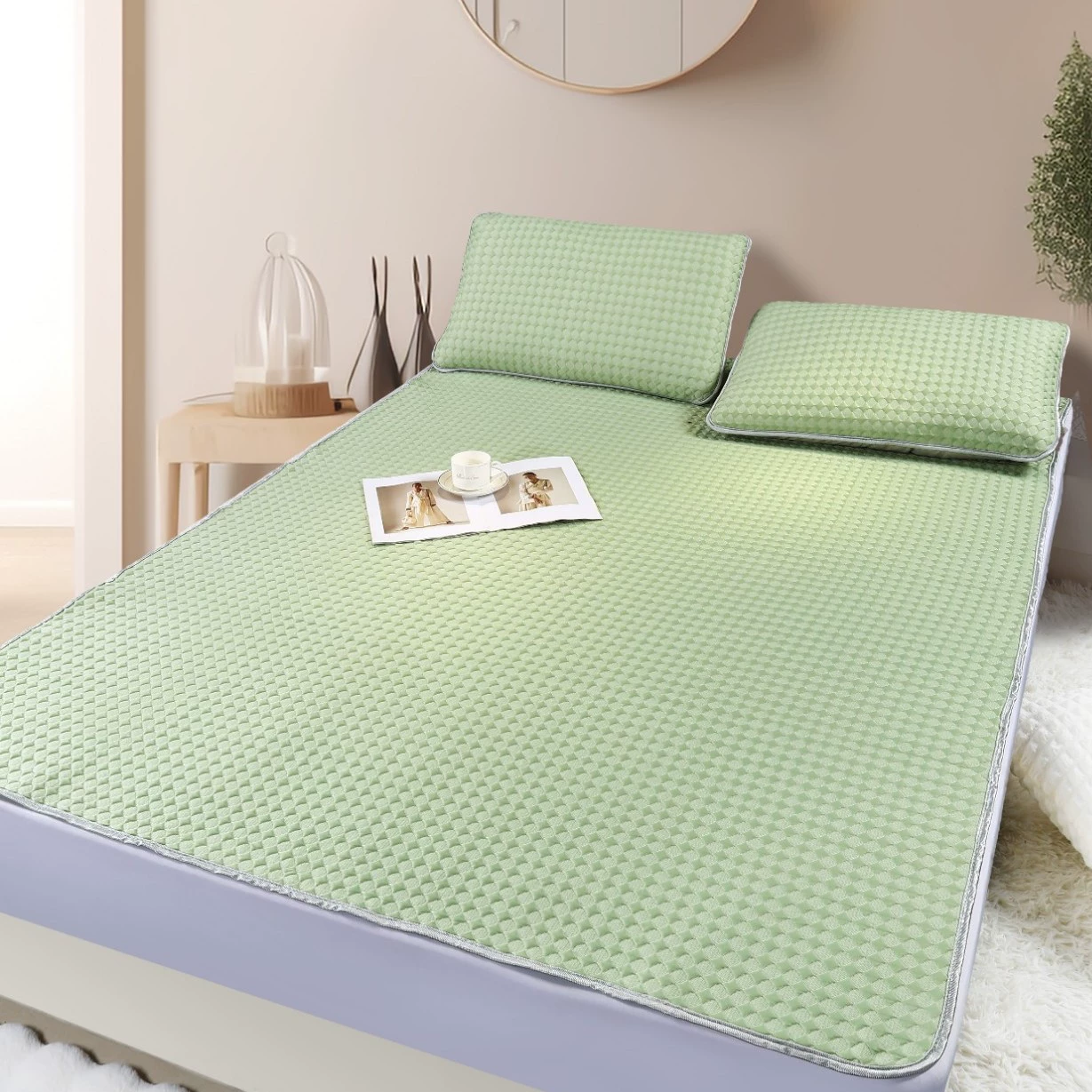 Шелковый простынь/простыня? Wait ensure translation: The input: "Silk sheet, mattress, summer protective case, mat, bedspread, set, “Frozen”, 3 piece set"