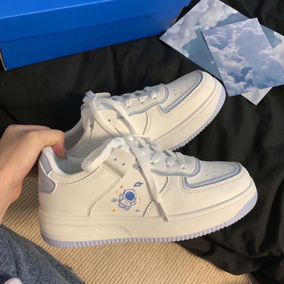 2023 primavera y otoño nuevo oso lindo de las mujeres zapatos blancos casuales punta redonda plana zapatos blancos para estudiantes al por mayor