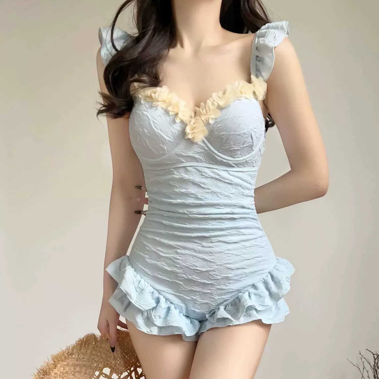 2025 новый цельный купальник в девчачьем стиле для женщин с маленькой грудью, утягивающий купальник, закрывающий живот, для купания в горячих источниках