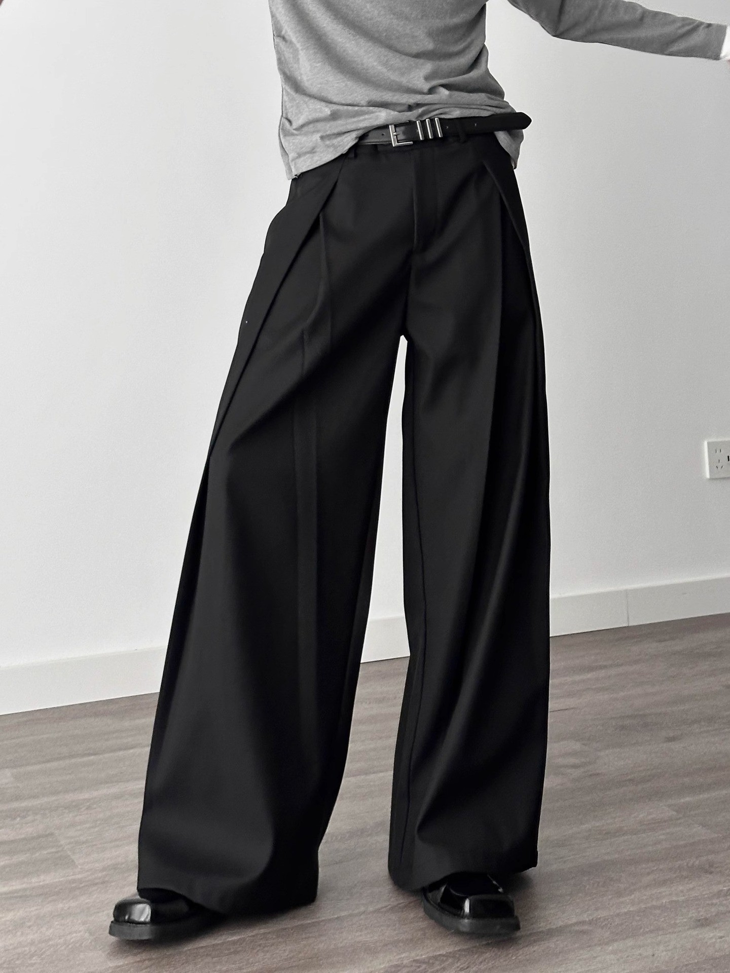 立体プリーツワイドレッグパンツAラインシルエットカジュアルパンツメンズ夏新デザインゆったりドレープフロアレングスパンツ