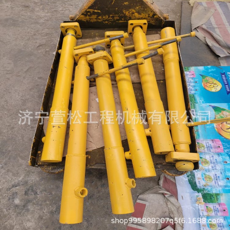 WA47装载机配件6210-51-8110螺栓  山推配件