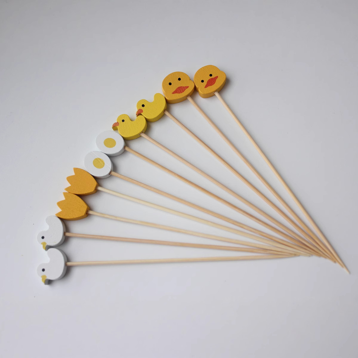 Palillo de bambú desechable pato mezclado huevo Serie 100 unids/bolsa lindo palo de fruta de dibujos animados palo de arte decorativo