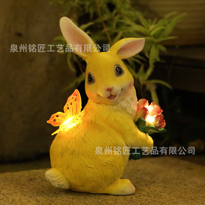 国境を越えた屋外の太陽ランプは、蝶、ウサギの像、樹脂工芸品、小動物、庭の装飾品をシミュレートできます。